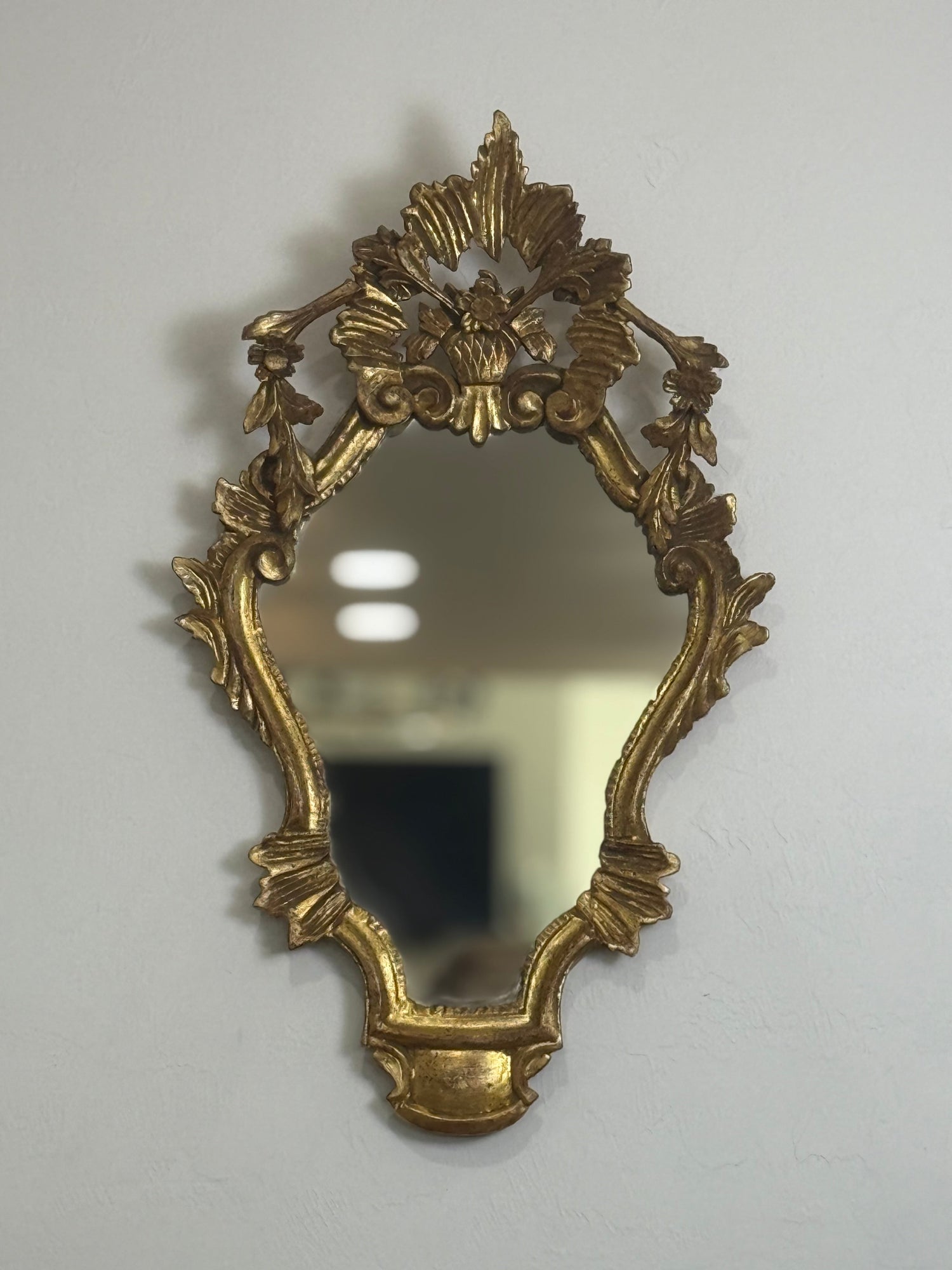 Furniture & Decorative Accents