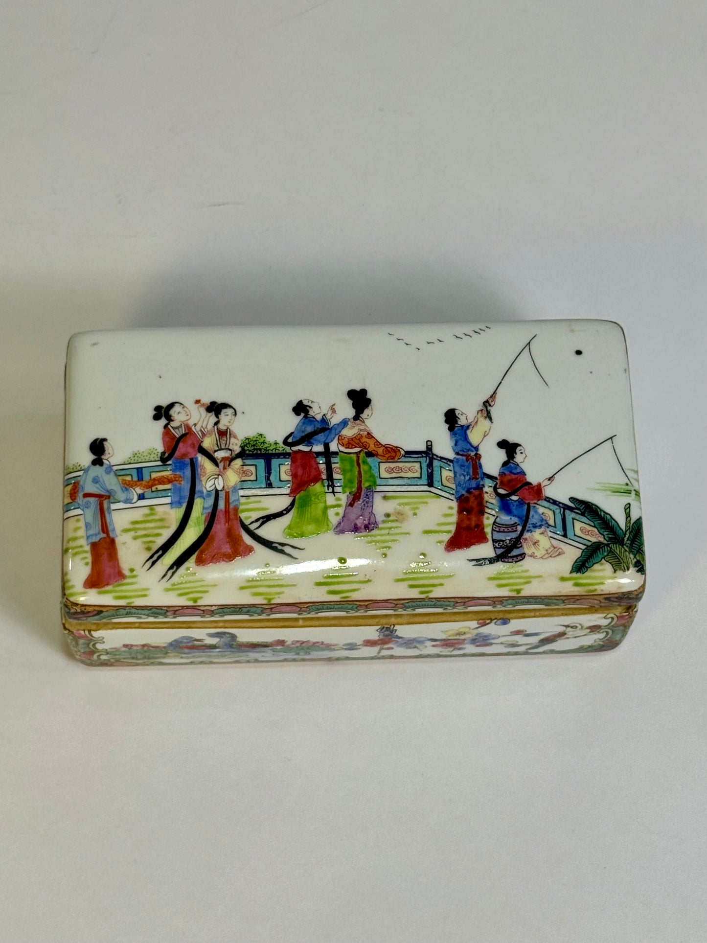 Vintage Rose Medallion Box