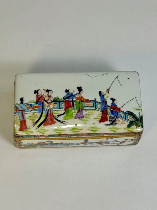 Vintage Rose Medallion Box